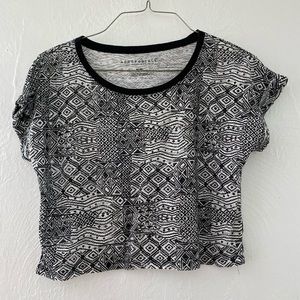 Black and white print short sleeves boxy crop top